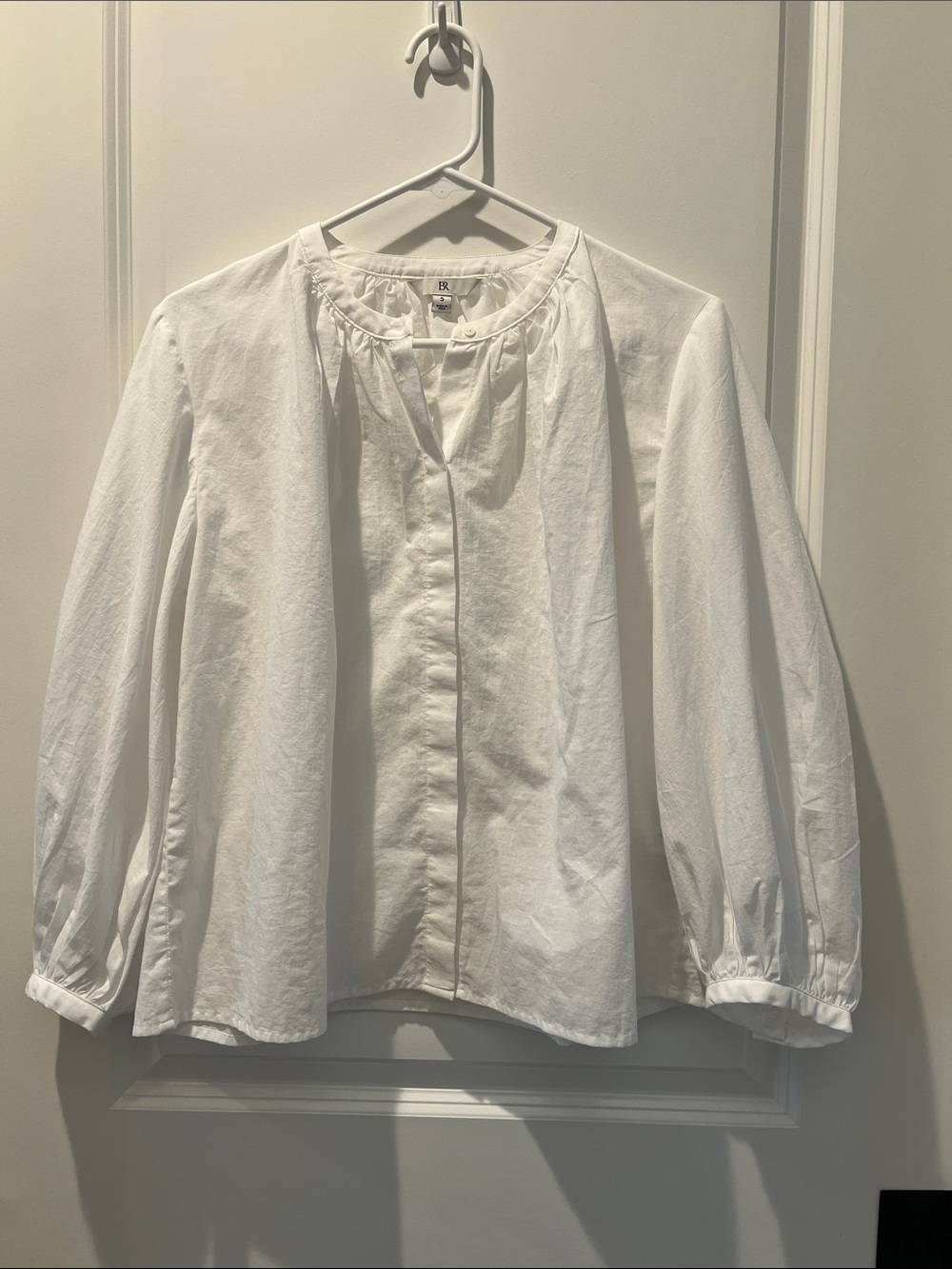 Banana Republic Women’s White Long-Sleeve Peasant Blouse. 100% Cotton. Small.